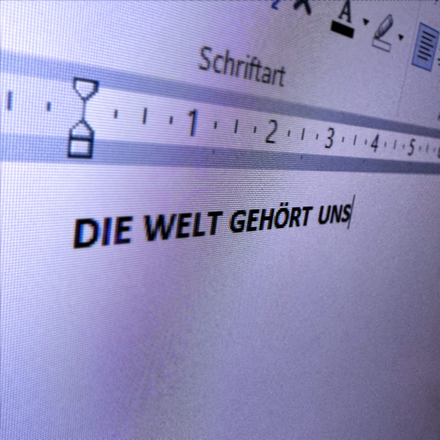 DIE WELT GEHÖRT UNS
